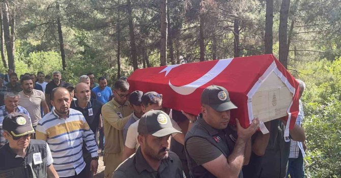 Arazöz kazasında hayatını kaybeden gönüllü Ali Tekerek toprağa verildi