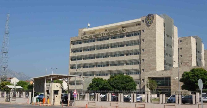 Rüşvet ve yolsuzluk soruşturmasında gözaltına alınan 15 kişi adliyede