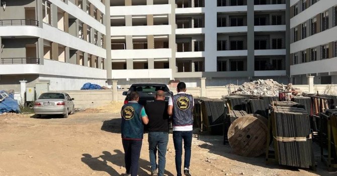 Aranan 2 şahıs Mersin’de yakalandı
