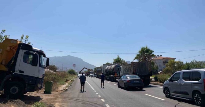 Açık damperle EDS direğine çarptı