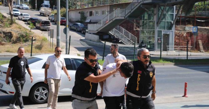 Emlakçıyı arayıp kiraladığı evde cinayet işlediğini söyleyen zanlı tutuklandı