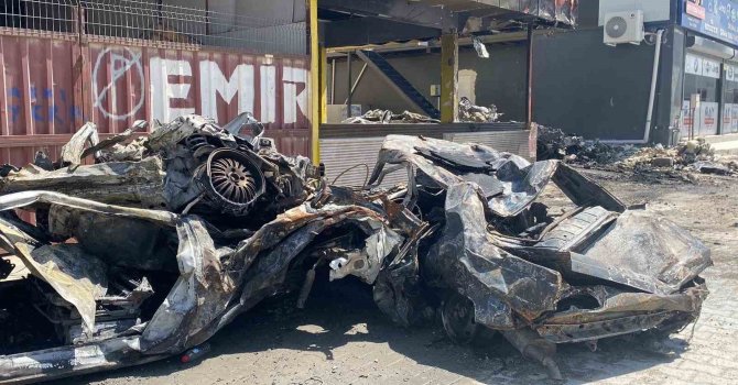 Korku dolu anlar: İşyeri ve hurda araçlar alevlere teslim oldu