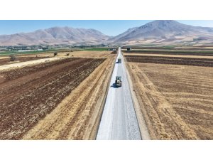 Ekinözü’nün yolları büyükşehir belediyesi ile yenileniyor