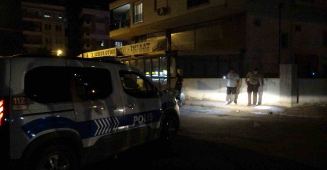 Oturduğu apartmanın girişinde silahlı saldırıya uğrayan şahıs yaralandı