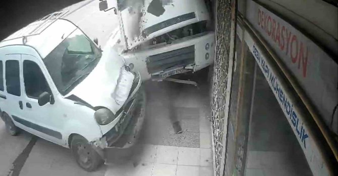 Freni boşalan arazöz ortalığı savaş alanına çevirdi: O anlar kamerada