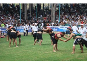 Depremin yaralarının sarıldığı Hatay’da aba güreşi heyecanı yaşandı