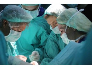 AÜ’de dünyanın ilk rahim naklinden sonra şimdi de akciğer nakli