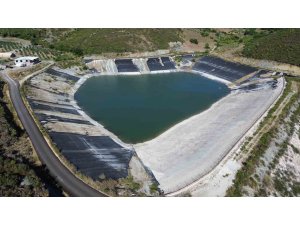 Kuraklığın vurduğu göleti, ürettiği çözümle suya kavuşturdu