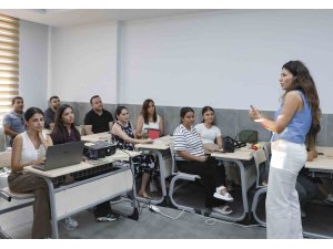 Mersin’de ebeveynlerin çocuklarıyla iletişimine ışık tutuluyor