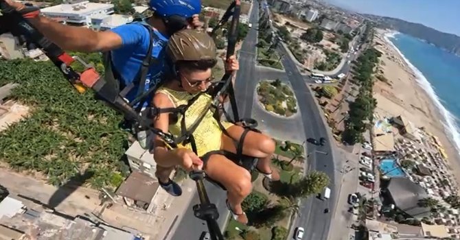 Trafik kazası yamaç paraşütü kamerasında