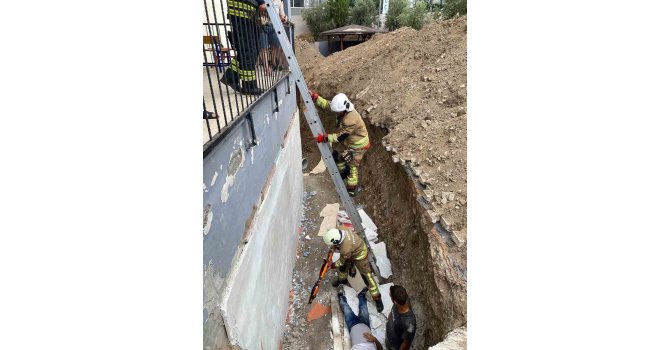 İskenderun’da bina boşluğuna düşen şahıs yaralandı