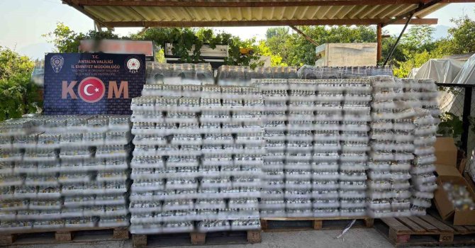 Antalya’da kaçakçılık operasyonunda 39 bin 944 şişe kaçak içki ele geçirildi
