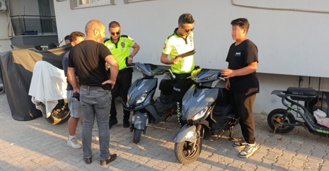 Motosikletleri bırakıp kaçtılar, yakalanınca "Biz minibüsle geldik" dediler