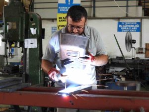 Belediye atölyesi üretiyor, Kepez güzelleşiyor