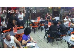 Kendi başına gelenden ders alıp, önce eşinin sonra da köfte yerken boğulma tehlikesi geçiren kadının hayatını heimclich manevrasıyla kurtardı