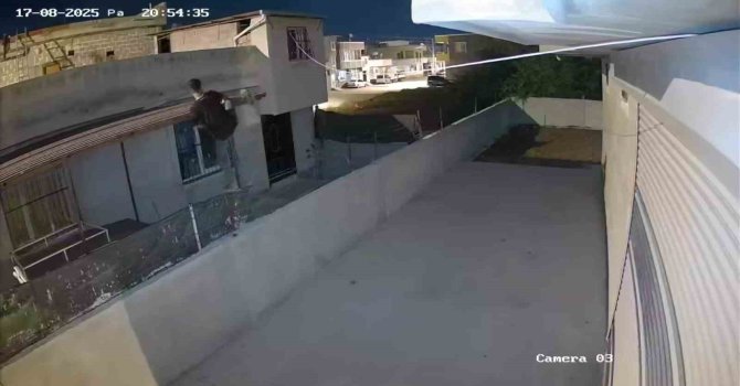 Çatıdan tırmanıp hırsızlık yaptı, yakalanınca "Hatırlamıyorum" dedi