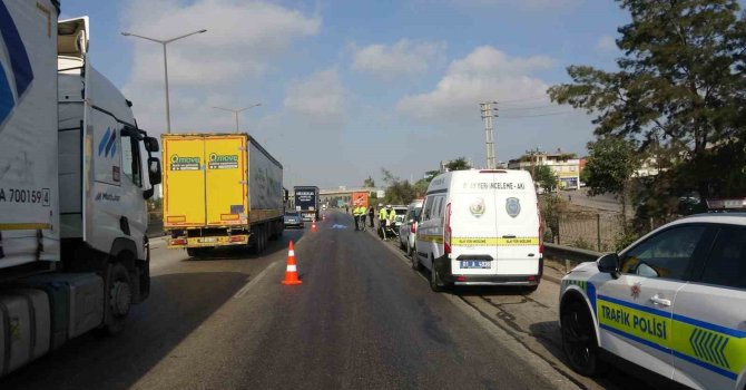 Otoyolda tırın çarptığı şahıs öldü