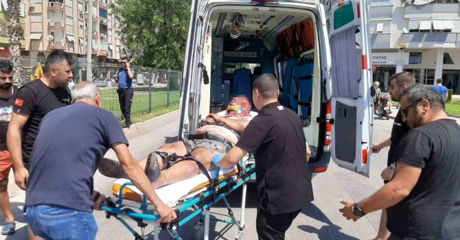 Kumluca’da otomobil ile motosiklet çarpıştı: 1 yaralı