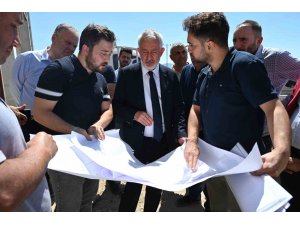 Başkan Başdeğirmen, Gül 2 Sanayi Sitesi’ndeki örnek dükkanları inceledi