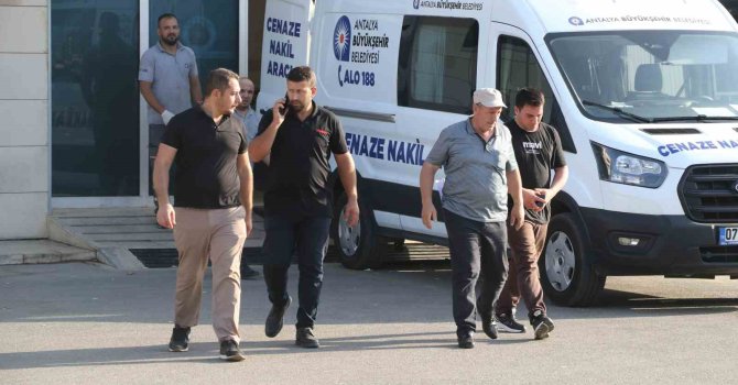 Pastane cinayetinde öldürülen genç kadının cenazesi yakınlarına teslim edildi