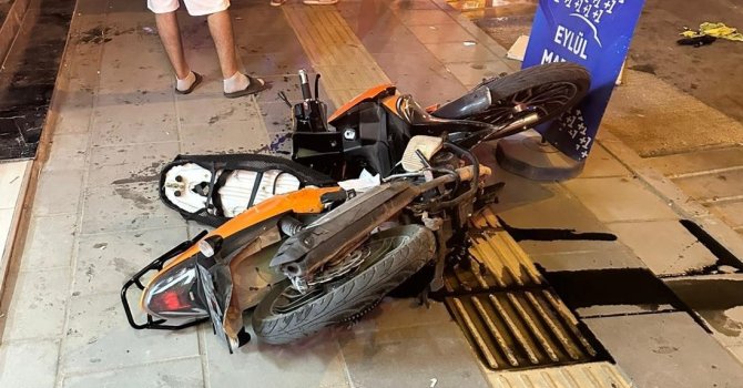 Feci kaza kamerada: Yoldan geçen hemşire dakikalarca kalp masajı yaptı ama kurtarılamadı