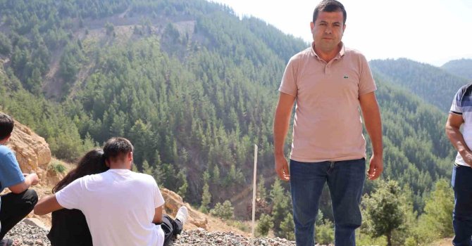 Adana’da 35 yıldır bitmeyen yol çilesi: 5 kişinin hayatını kaybettiği yolda acı nöbet