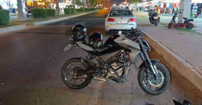 Antalya’da motosikletler çarpıştı: 3 yaralı