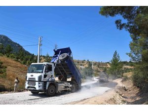 Kemer Ovacık Mahallesi’nin 3.5 kilometrelik yolu asfaltla buluştu