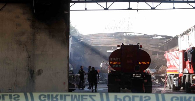 Otel ekipmanları deposunda 15 gün arayla ikinci yangın