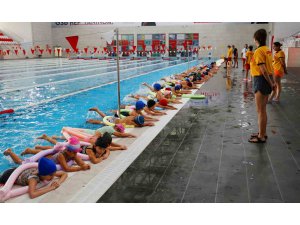 Gençler kanalda boğulmasın diye havuzlar faaliyette