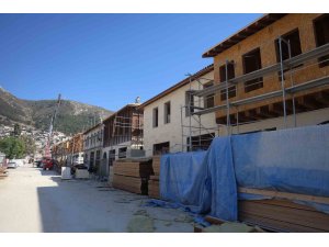 Depremde yerle bir olan Antakya’nın ticaret merkezi yeniden inşa ediliyor