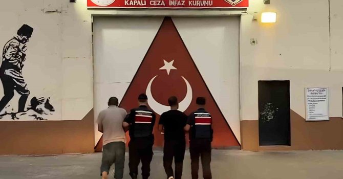 Mersin’de 2 ton bakır kablo çalan hırsızlar yakalanıp tutuklandı