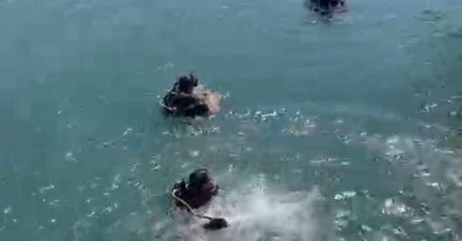 Kanala düşen cep telefonunu bulmak isterken hayatından oldu