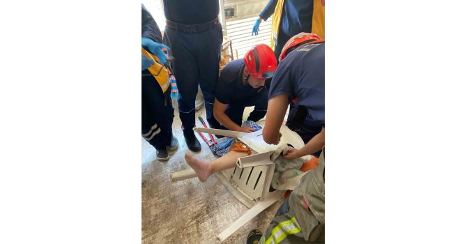 Ayağını sandalyeye sıkıştıran şahıs yaralandı