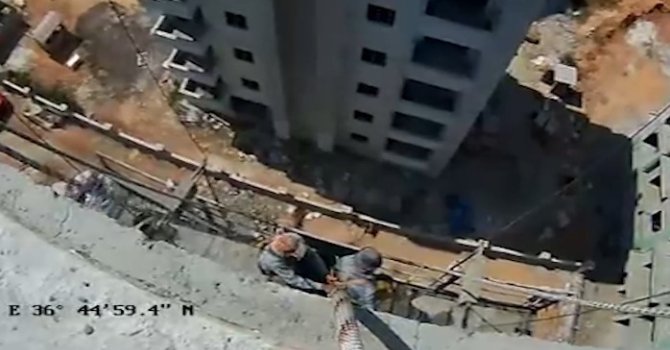 Mersin’de nefes kesen kurtarma operasyonu: 8’inci kattaki iskelede kalan işçiler kurtarıldı