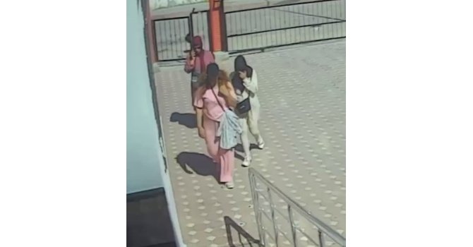 Kapı kırıp eve giren kadın hırsızlar, 200 bin liralık altın çaldı