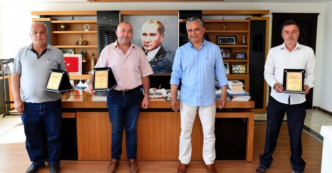 Emekli personele plaket