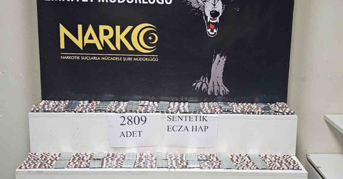 Adana’da 16 yaşındaki şüpheli 2 bin 809 adet uyuşturucu hapla yakalandı