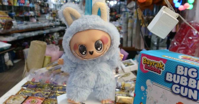 Saniyeler içinde oyuncağı aldı, o anlar kameraya yansıdı