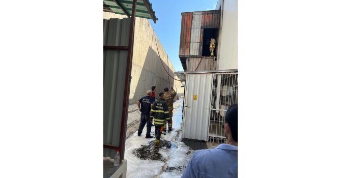 Antakya’da mobilya atölyesinde yangın çıktı