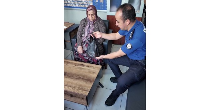 Kızı sürpriz yapınca annenin 500 bin TL’lik altını çöpe gitti