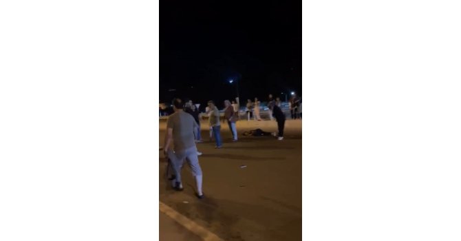 Yolun karşısına geçmeye çalışan anne ve kız çocuğuna otomobil çarptı