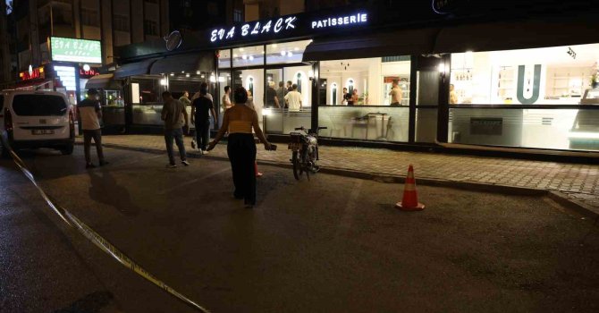 Kafeyi önce motosikletle, şimdi de otomobille gelip kurşunladılar