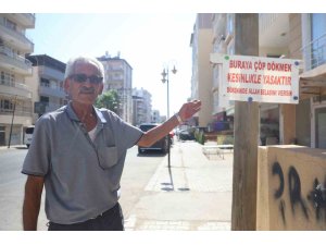 Çöp sorununa ‘Buraya çöp dökmek kesinlikle yasaktır, dökenin Allah belasını versin’ sözlerinin olduğu tabelayı asarak son verdi