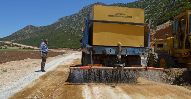 Büyükşehir Belediyesi Naldöken yolunu bakıma aldı