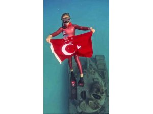 Şahika Ercümen, Zafer Bayramı’nda Kaş’ta tanka dalış yaptı