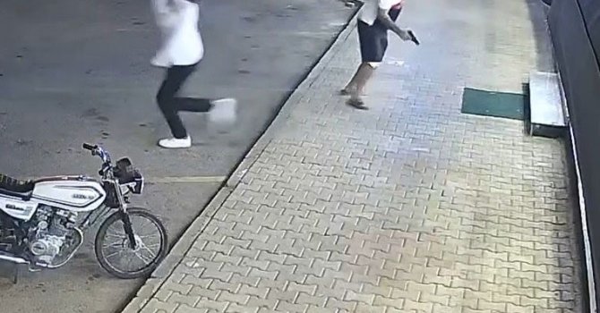 Kurşunlama anları kamerada: 2 milyon TL haraç istemişler