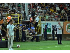 Trendyol Süper Lig: Corendon Alanyaspor: 0 - Beşiktaş 0 (Maç devam ediyor)