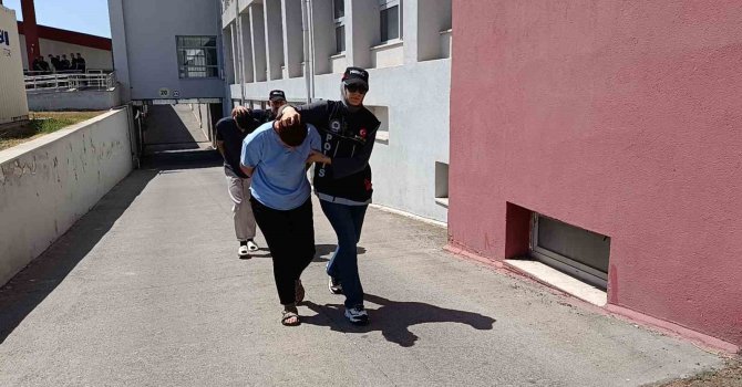 Araçta 5 kilo esrar ile yakalandılar: ’’Haberimiz yok’’ savunması yaptılar