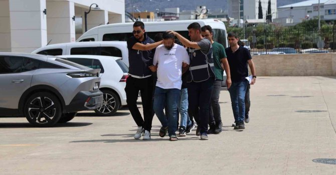 3 günde 2 defa iş yerini kuşunlamışlardı: Terlikli şebeke polis operasyonuyla yakalandı